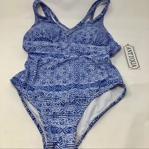 Antiqua Womens One-piece Bathing Suit